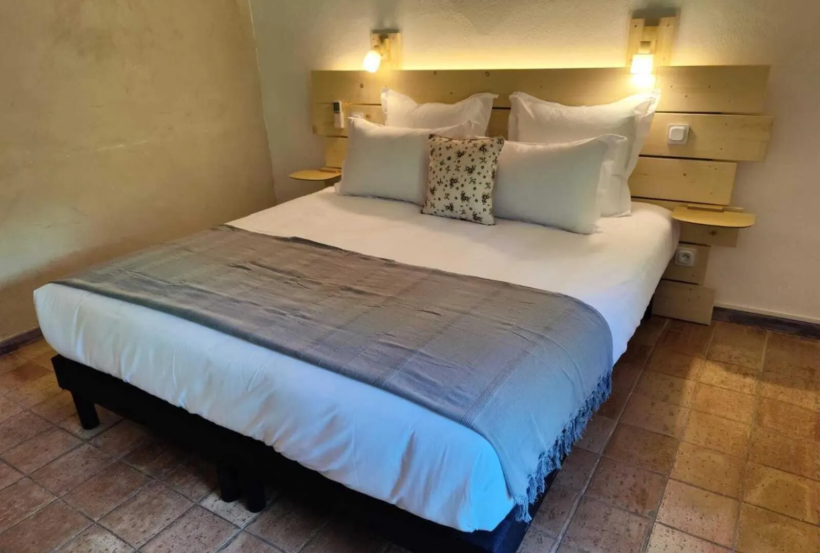 Le Mas Des Laurels Chantemerle-lès-Grignan Hotel